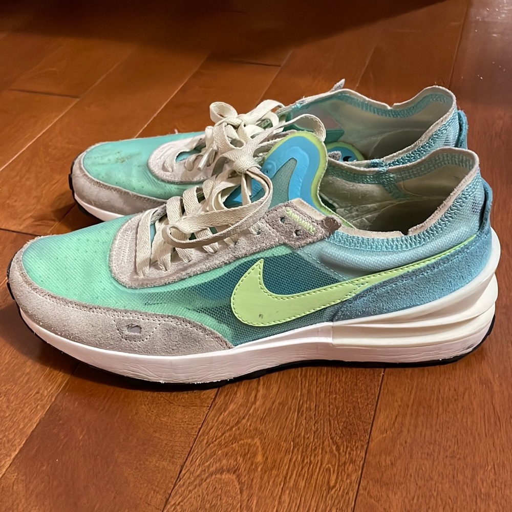 Nike Neon Sneaker
